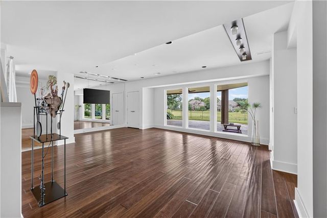 5520 Golden Bear Drive, Overland Park, KS 66223