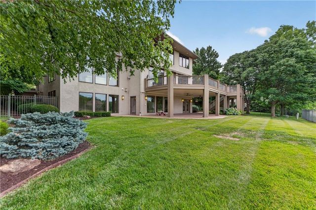 5520 Golden Bear Drive, Overland Park, KS 66223