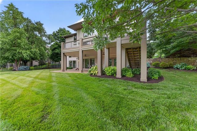 5520 Golden Bear Drive, Overland Park, KS 66223