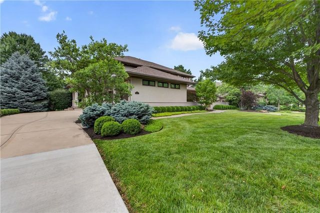 5520 Golden Bear Drive, Overland Park, KS 66223