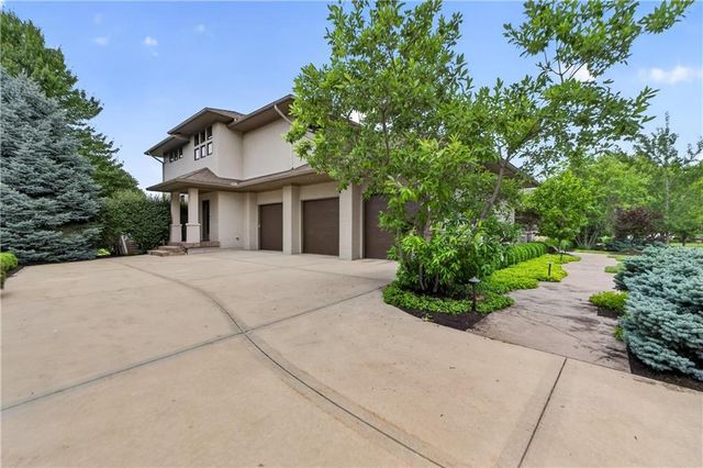 5520 Golden Bear Drive, Overland Park, KS 66223