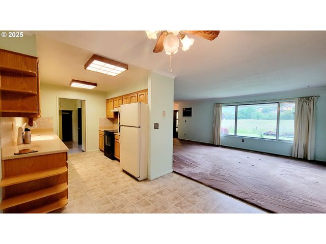 2965 S MYRTLE Rd, Myrtle Creek, OR 97457