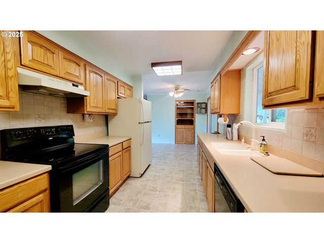 2965 S MYRTLE Rd, Myrtle Creek, OR 97457