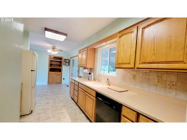 2965 S MYRTLE Rd, Myrtle Creek, OR 97457