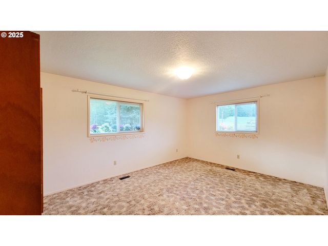 2965 S MYRTLE Rd, Myrtle Creek, OR 97457