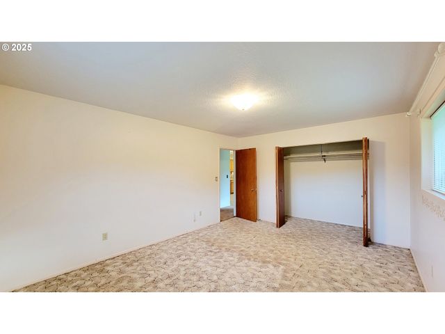 2965 S MYRTLE Rd, Myrtle Creek, OR 97457