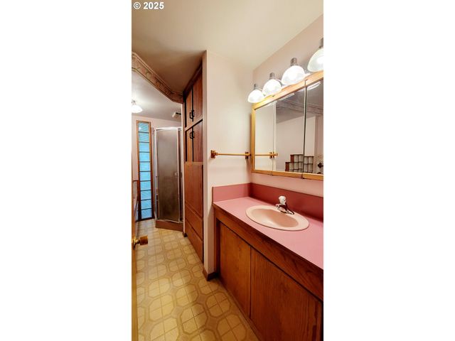 2965 S MYRTLE Rd, Myrtle Creek, OR 97457