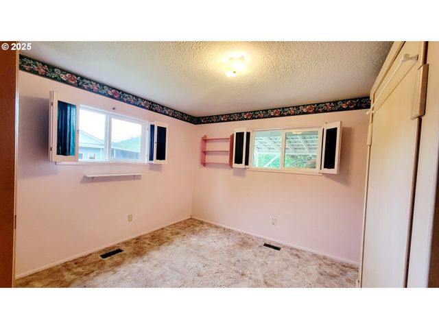 2965 S MYRTLE Rd, Myrtle Creek, OR 97457