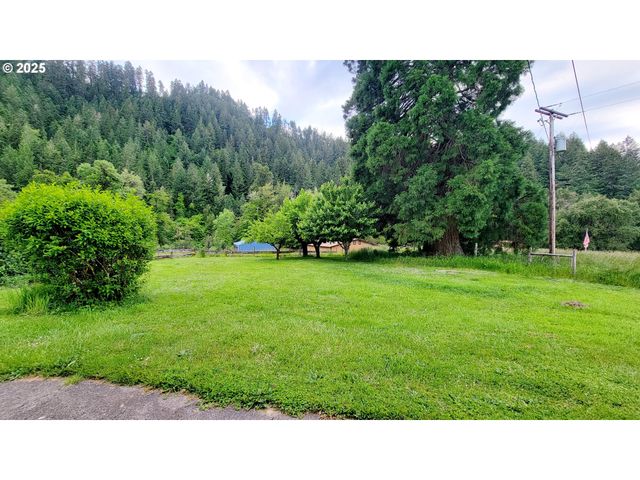 2965 S MYRTLE Rd, Myrtle Creek, OR 97457