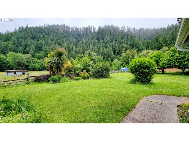 2965 S MYRTLE Rd, Myrtle Creek, OR 97457