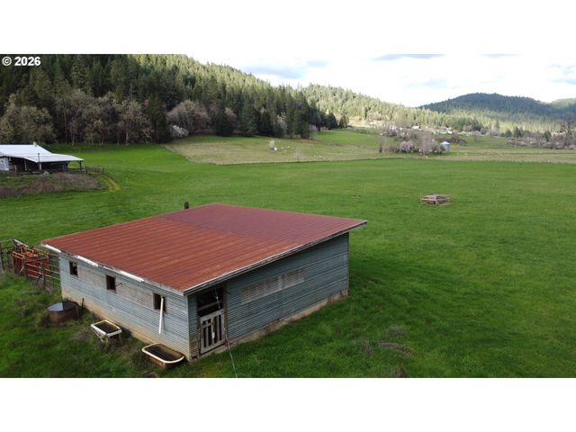 2965 S MYRTLE Rd, Myrtle Creek, OR 97457