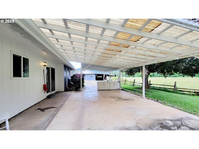 2965 S MYRTLE Rd, Myrtle Creek, OR 97457