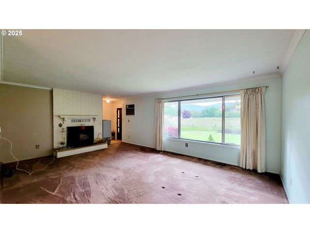 2965 S MYRTLE Rd, Myrtle Creek, OR 97457