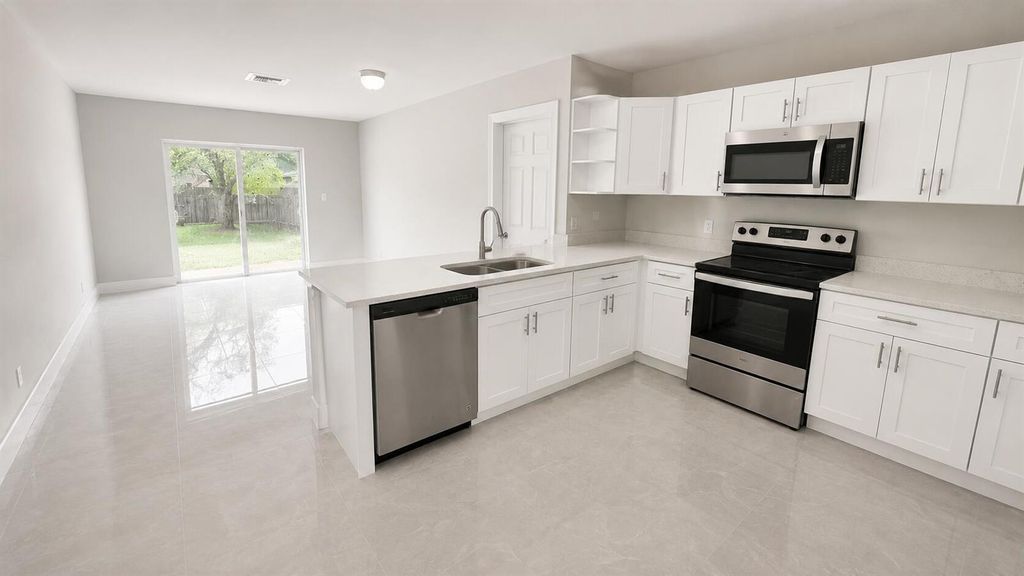 3720 NW 110th Avenue 1, Coral Springs, FL 33065