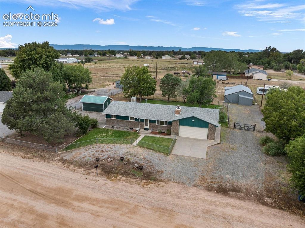 833 Consolidation Lane, Pueblo, CO 81006 — exterior