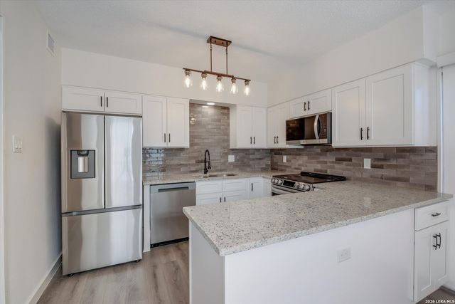 9915 Powhatan Dr Apt B4, San Antonio, TX 78230