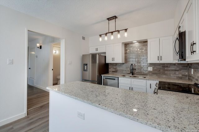 9915 Powhatan Dr Apt B4, San Antonio, TX 78230