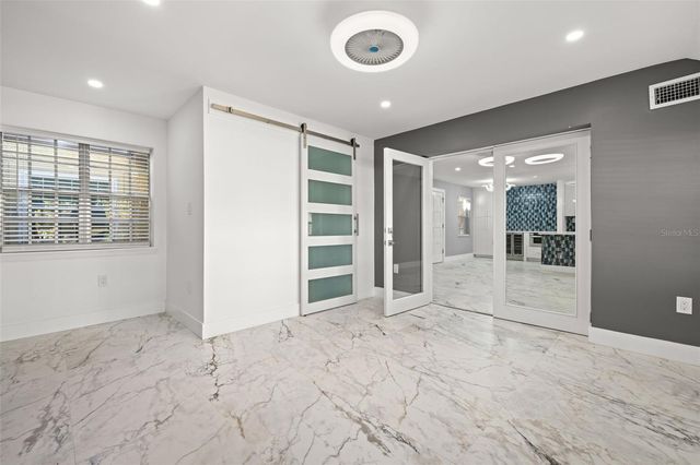 106 ALAMEDA COURT 240, Tampa, FL 33609