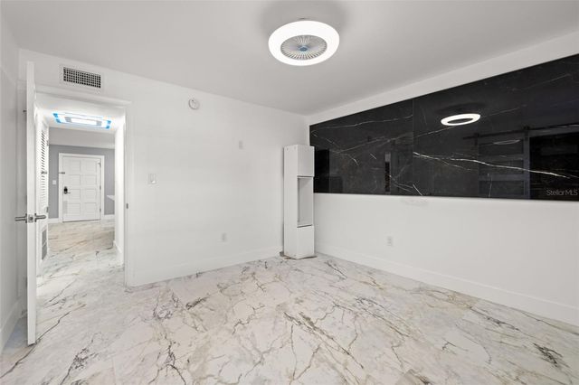 106 ALAMEDA COURT 240, Tampa, FL 33609