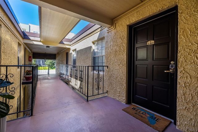 106 ALAMEDA COURT 240, Tampa, FL 33609