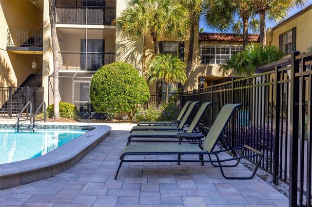 106 ALAMEDA COURT 240, Tampa, FL 33609