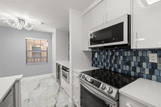 106 ALAMEDA COURT 240, Tampa, FL 33609