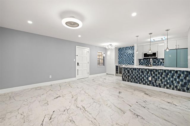 106 ALAMEDA COURT 240, Tampa, FL 33609