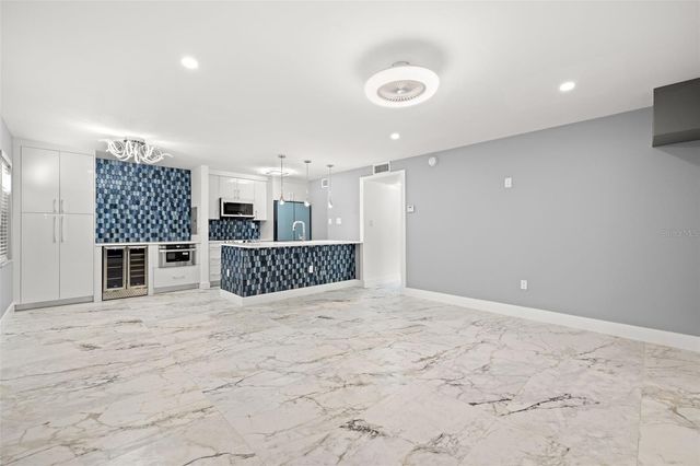106 ALAMEDA COURT 240, Tampa, FL 33609