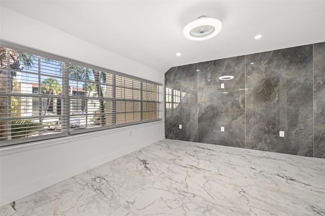 106 ALAMEDA COURT 240, Tampa, FL 33609
