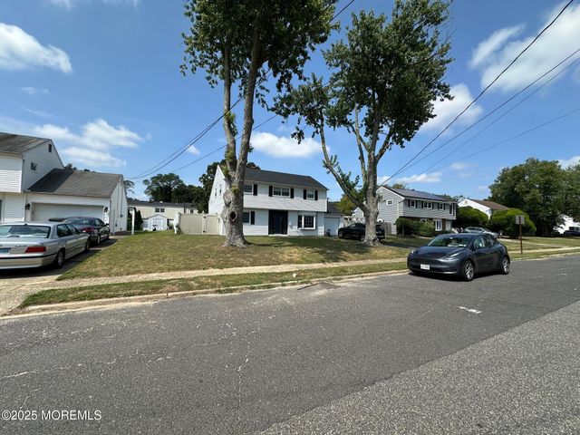 18 Branch Road, Oakhurst, NJ 07755