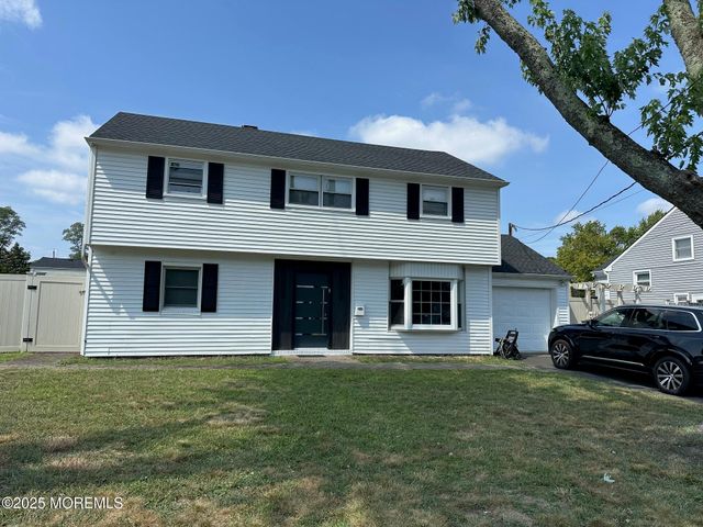 18 Branch Road, Oakhurst, NJ 07755