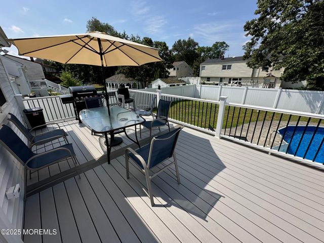 18 Branch Road, Oakhurst, NJ 07755