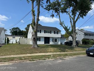 18 Branch Road, Oakhurst, NJ 07755