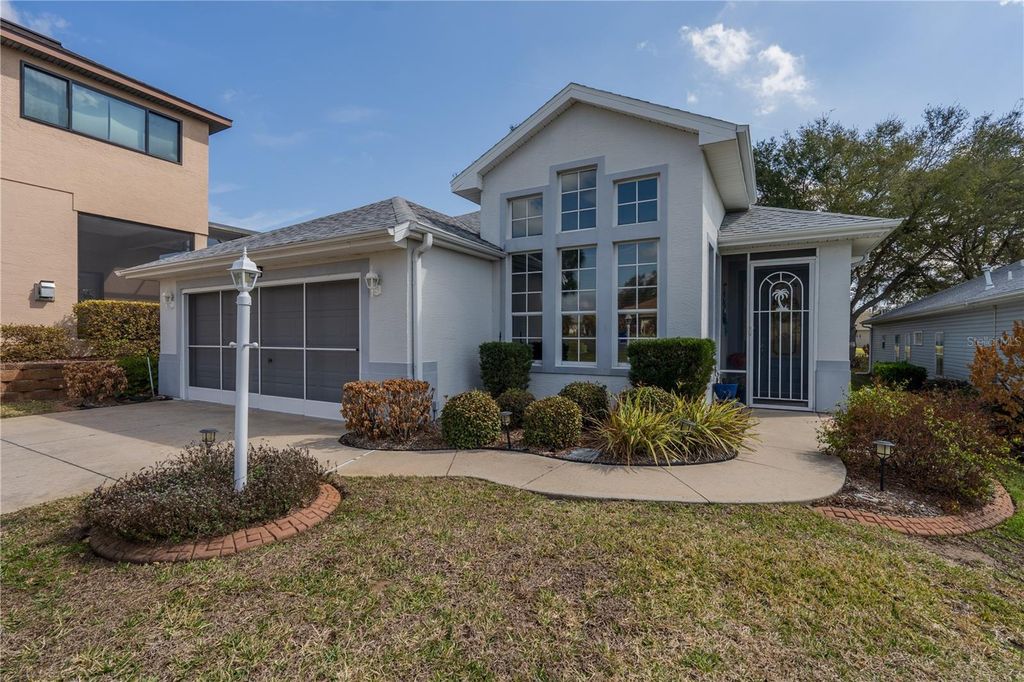 Image 1 of property listing at 6210 SAILBOAT AVENUE, Tavares, FL 32778