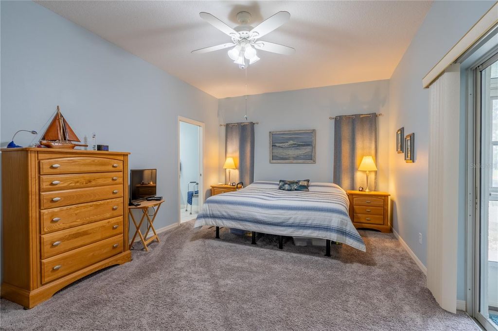 Image 16 of property listing at 6210 SAILBOAT AVENUE, Tavares, FL 32778