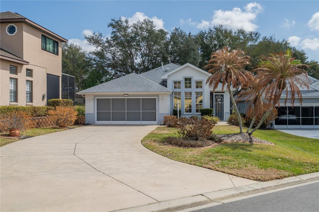Image 3 of property listing at 6210 SAILBOAT AVENUE, Tavares, FL 32778