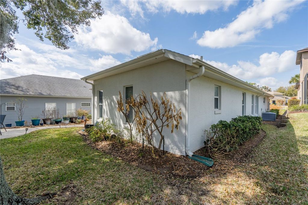 Image 30 of property listing at 6210 SAILBOAT AVENUE, Tavares, FL 32778