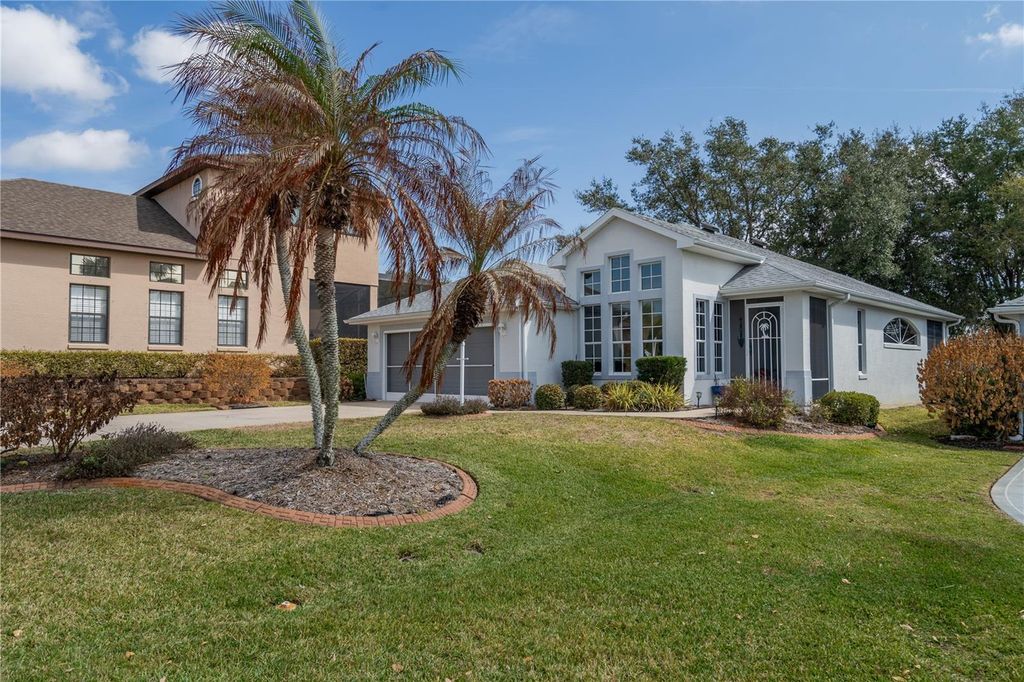 Image 4 of property listing at 6210 SAILBOAT AVENUE, Tavares, FL 32778