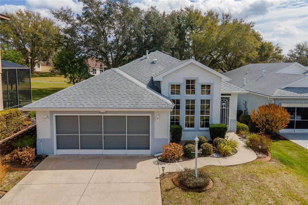 Image 33 of property listing at 6210 SAILBOAT AVENUE, Tavares, FL 32778