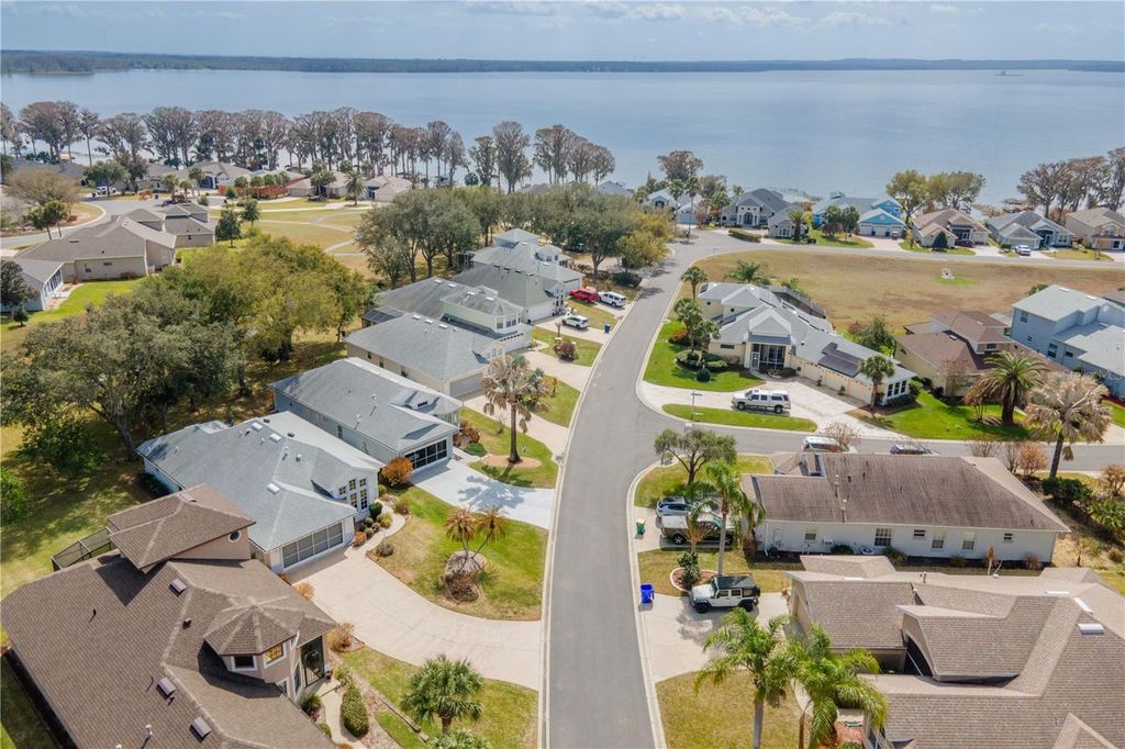 Image 35 of property listing at 6210 SAILBOAT AVENUE, Tavares, FL 32778