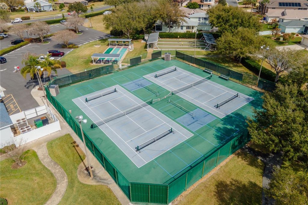 Image 38 of property listing at 6210 SAILBOAT AVENUE, Tavares, FL 32778