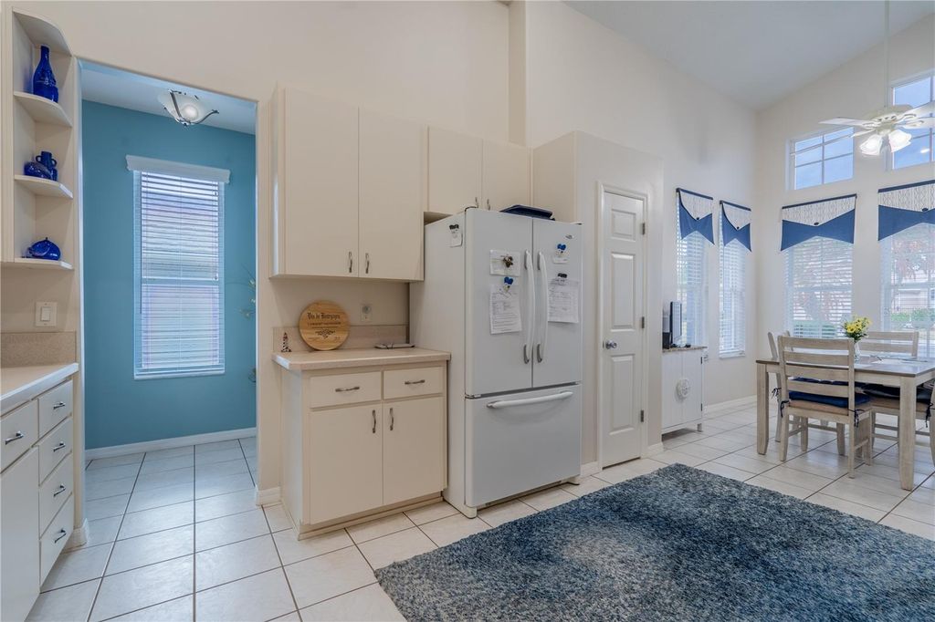 Image 7 of property listing at 6210 SAILBOAT AVENUE, Tavares, FL 32778