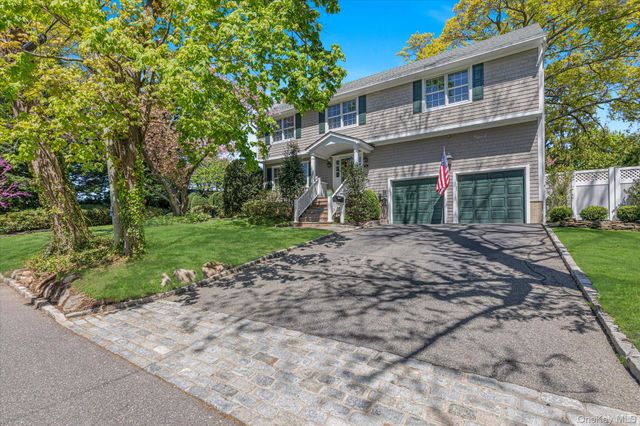 6 Maple Avenue, Locust Valley, NY 11560