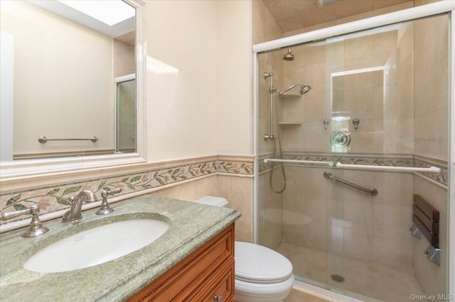 6 Maple Avenue, Locust Valley, NY 11560