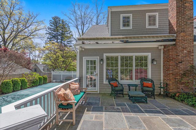 6 Maple Avenue, Locust Valley, NY 11560