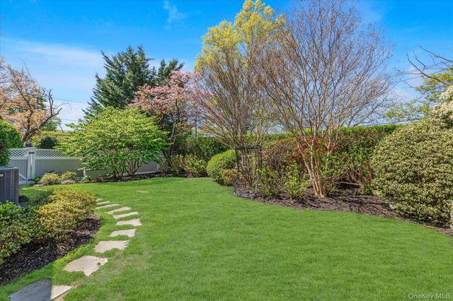 6 Maple Avenue, Locust Valley, NY 11560