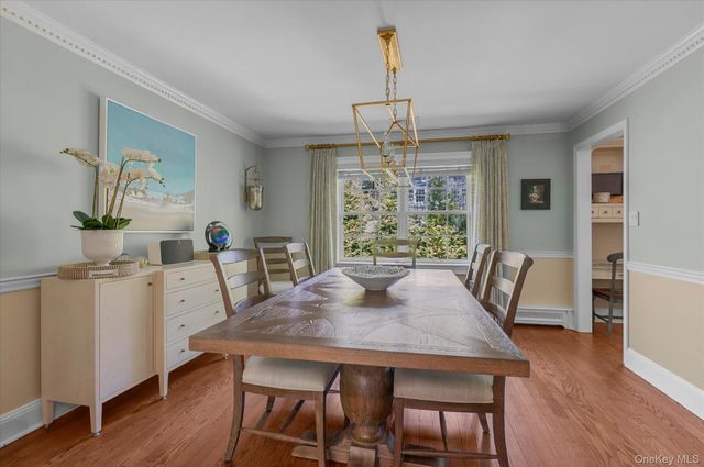 6 Maple Avenue, Locust Valley, NY 11560