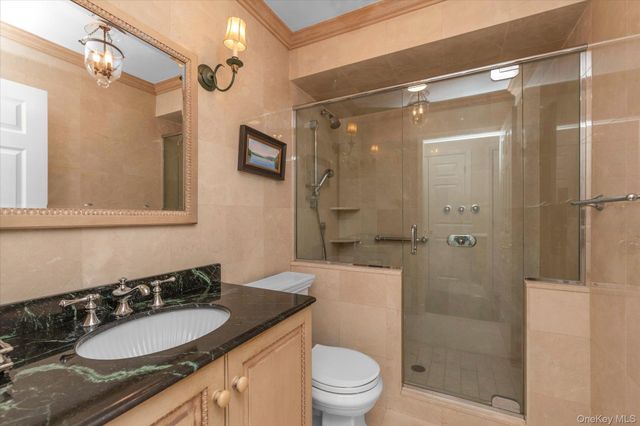 6 Maple Avenue, Locust Valley, NY 11560