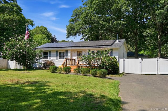 211 Hampton Avenue, Mastic, NY 11950