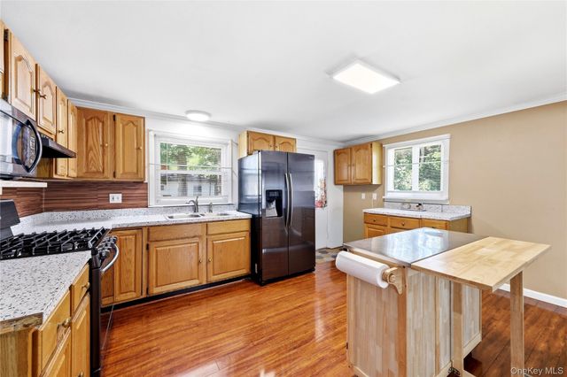 211 Hampton Avenue, Mastic, NY 11950